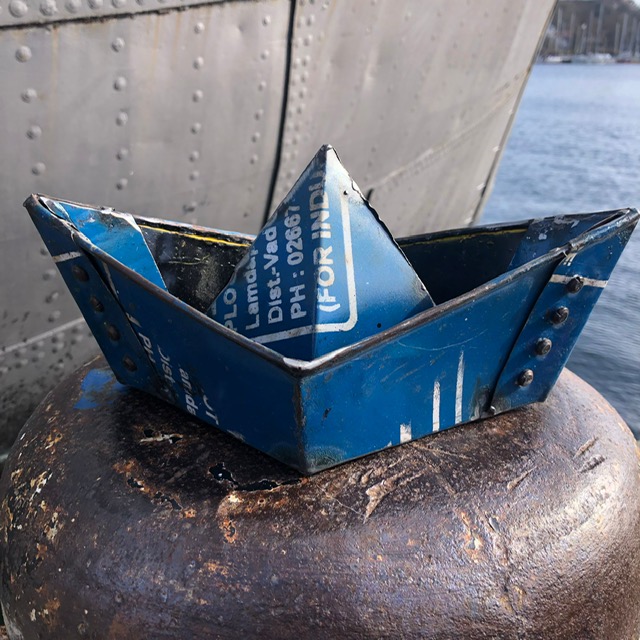 Metall-Papierboot